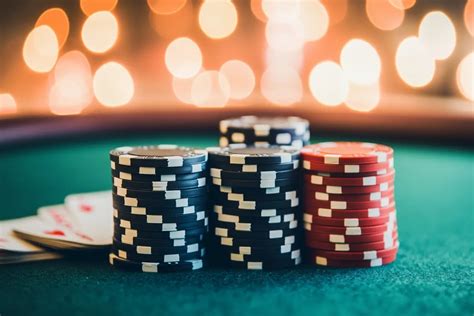 A Simple Guide to Poker MTT Strategy: Level 1 to .